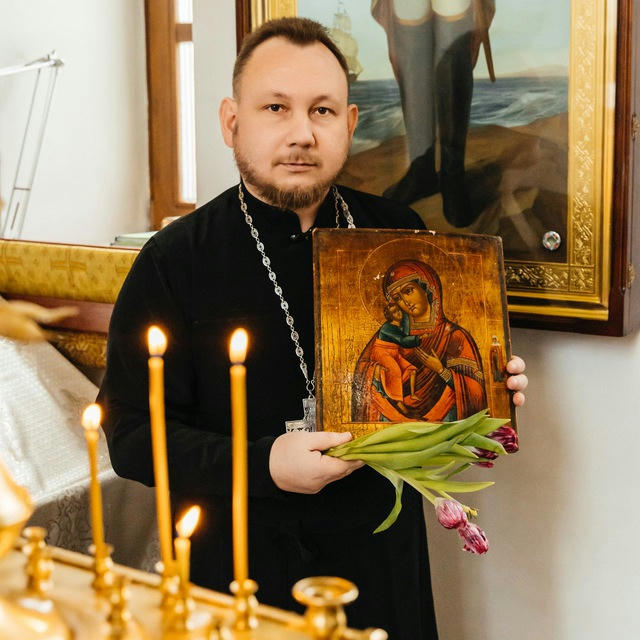 Священник Евгений Караваев