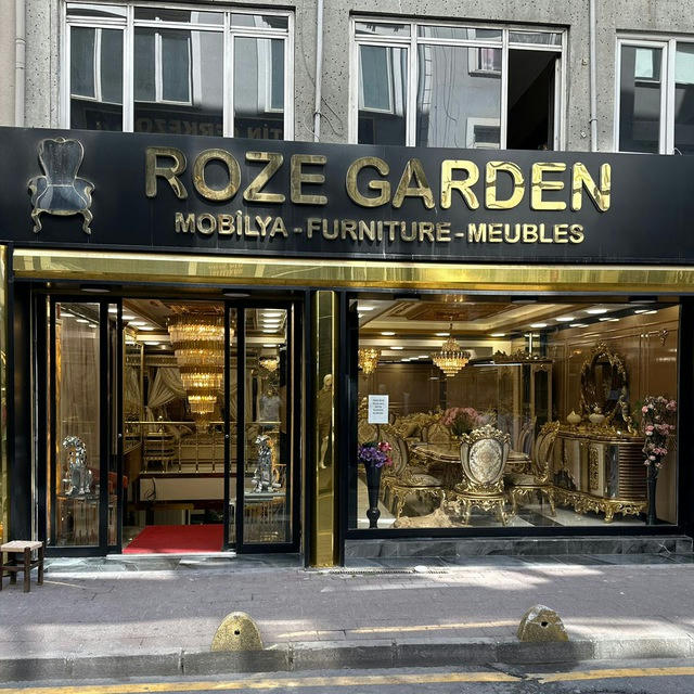 Roze Garden Furniture ⚜️