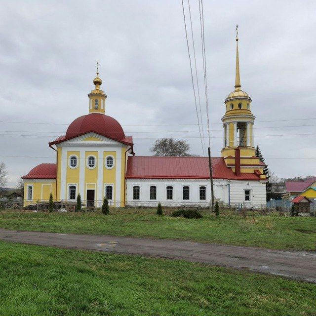 Никольский храм с. Землянск || Старинный храм в бывшем уездном городе.