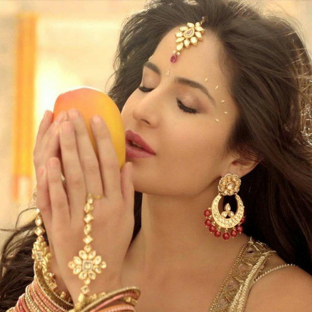 Bollywood Actress HD Pics & Short Videos