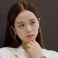 像JISOO KIM : : 𝐖𝐈𝐍𝐓𝐄𝐑