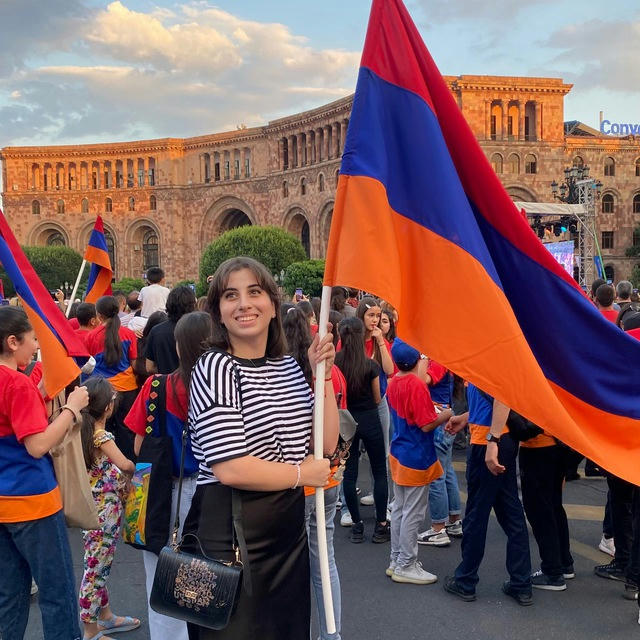 Твоя любимая армянка!