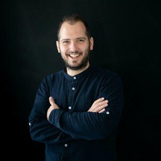 Dimi Oikonomou bets