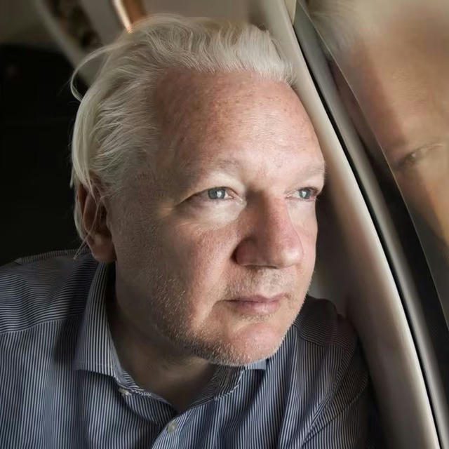 Julian Assange Private