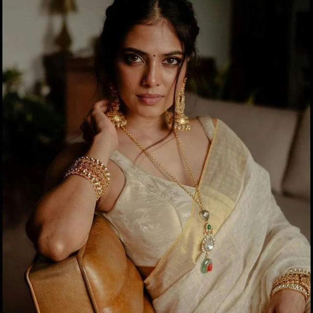 Indian Hot Actress In Saree