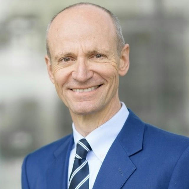 Dr. Gerd Kommer